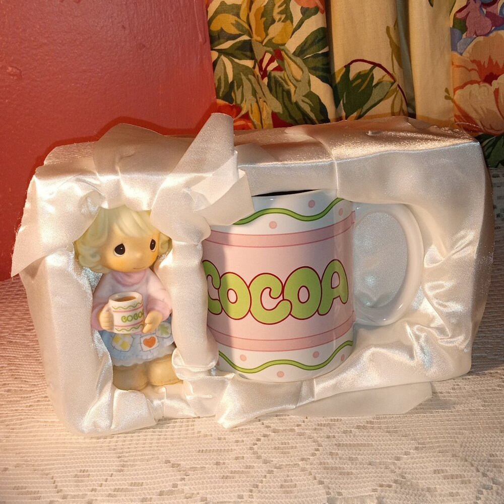 PRECIOUS MOMENTS ENESCO COCOA MUG WITH COLORFUL FIGURINE BY, SAM BUTCHER